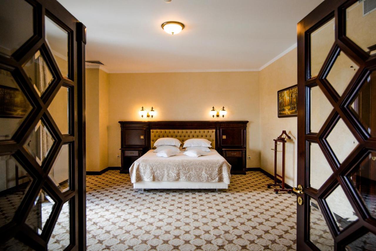 Hotel Golden House Craiova Exterior foto