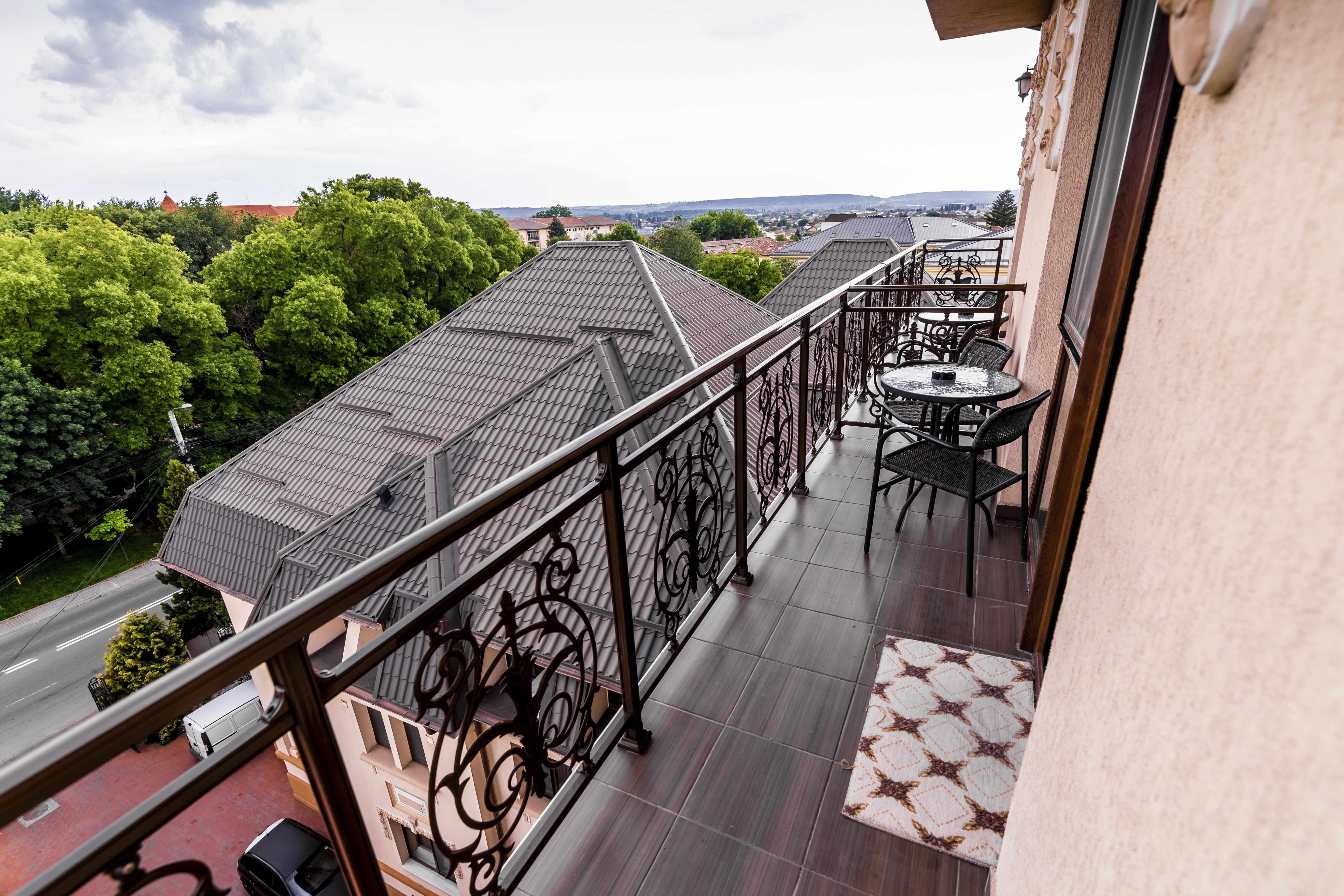 Hotel Golden House Craiova Exterior foto