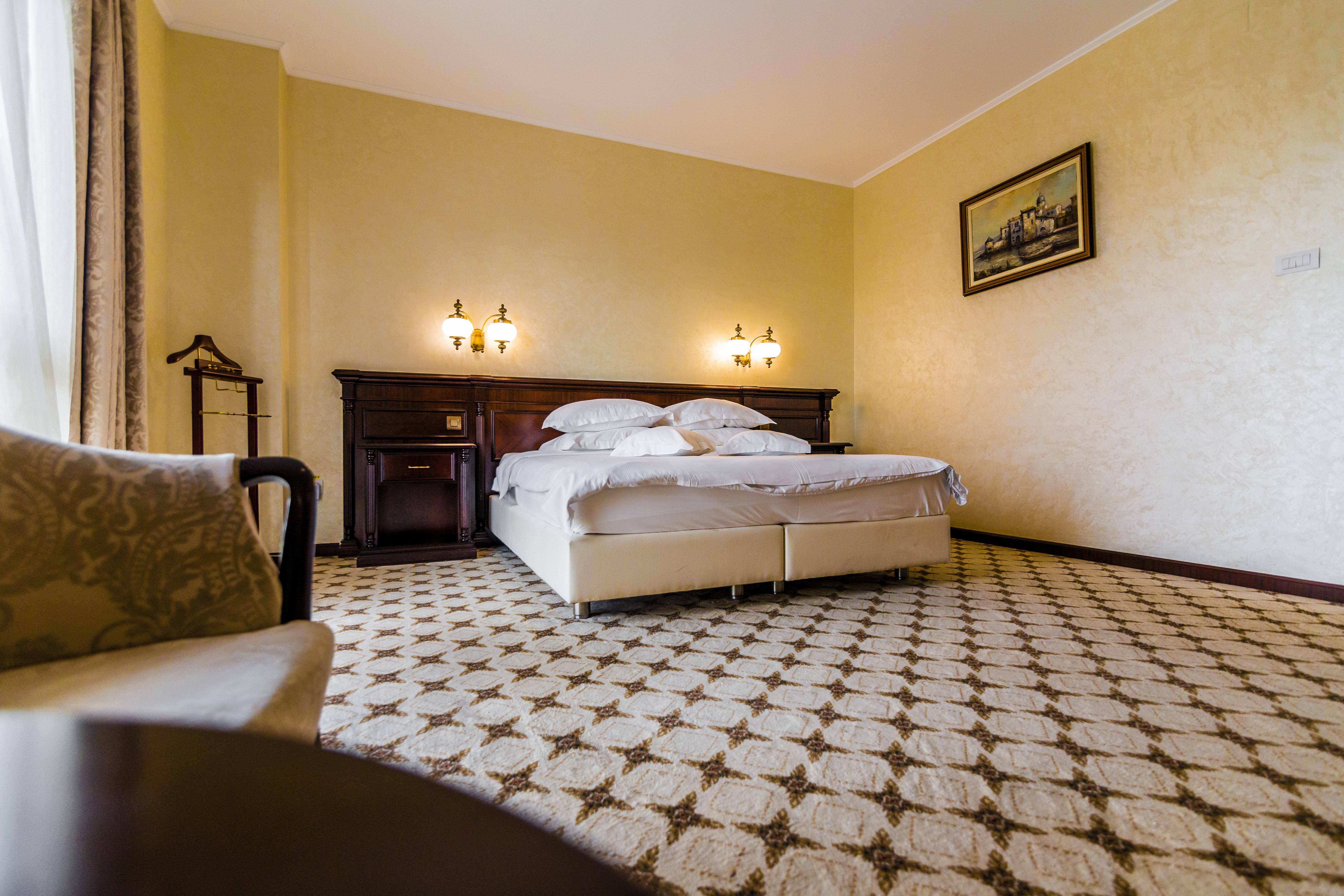 Hotel Golden House Craiova Exterior foto