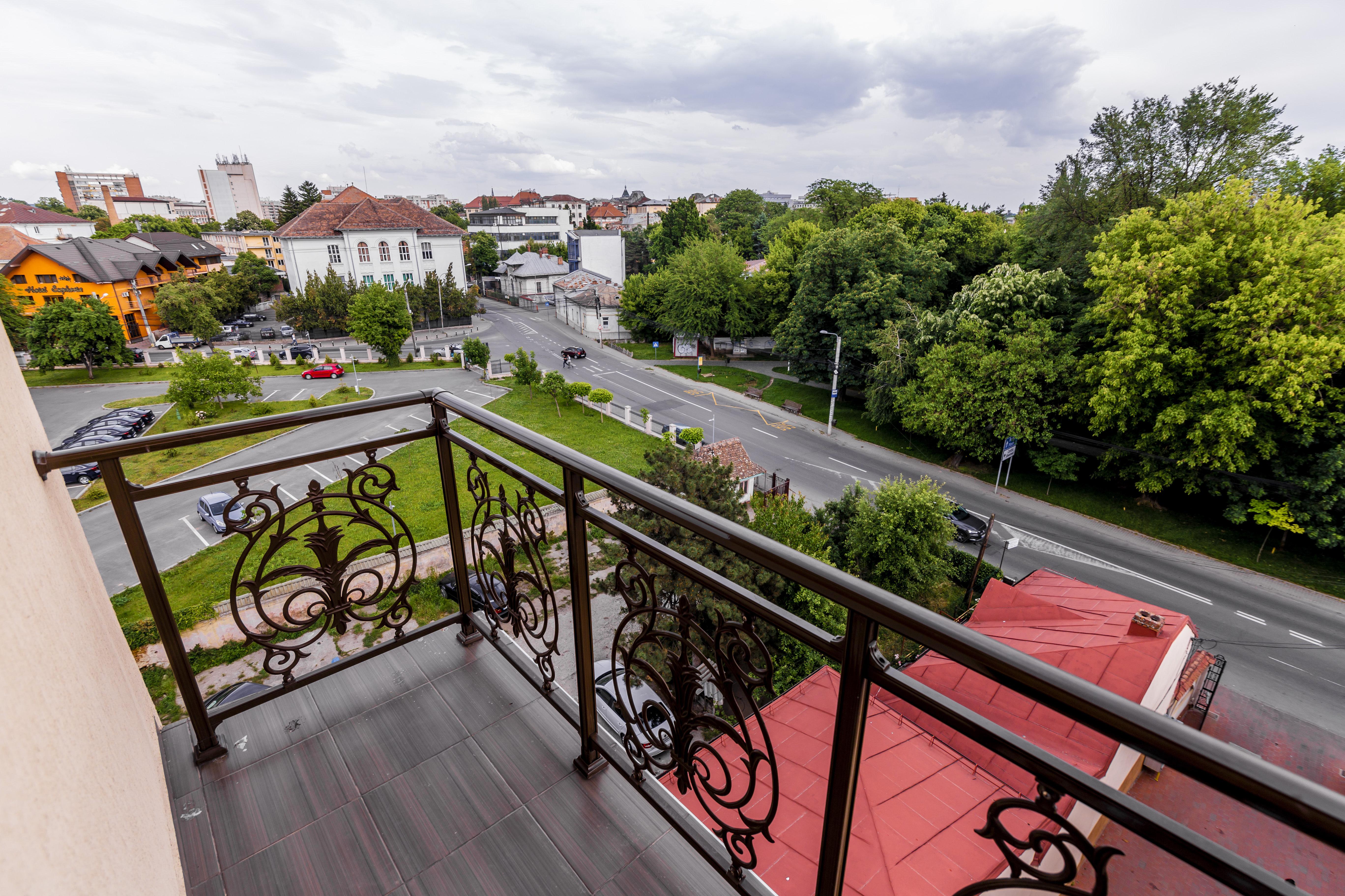 Hotel Golden House Craiova Exterior foto