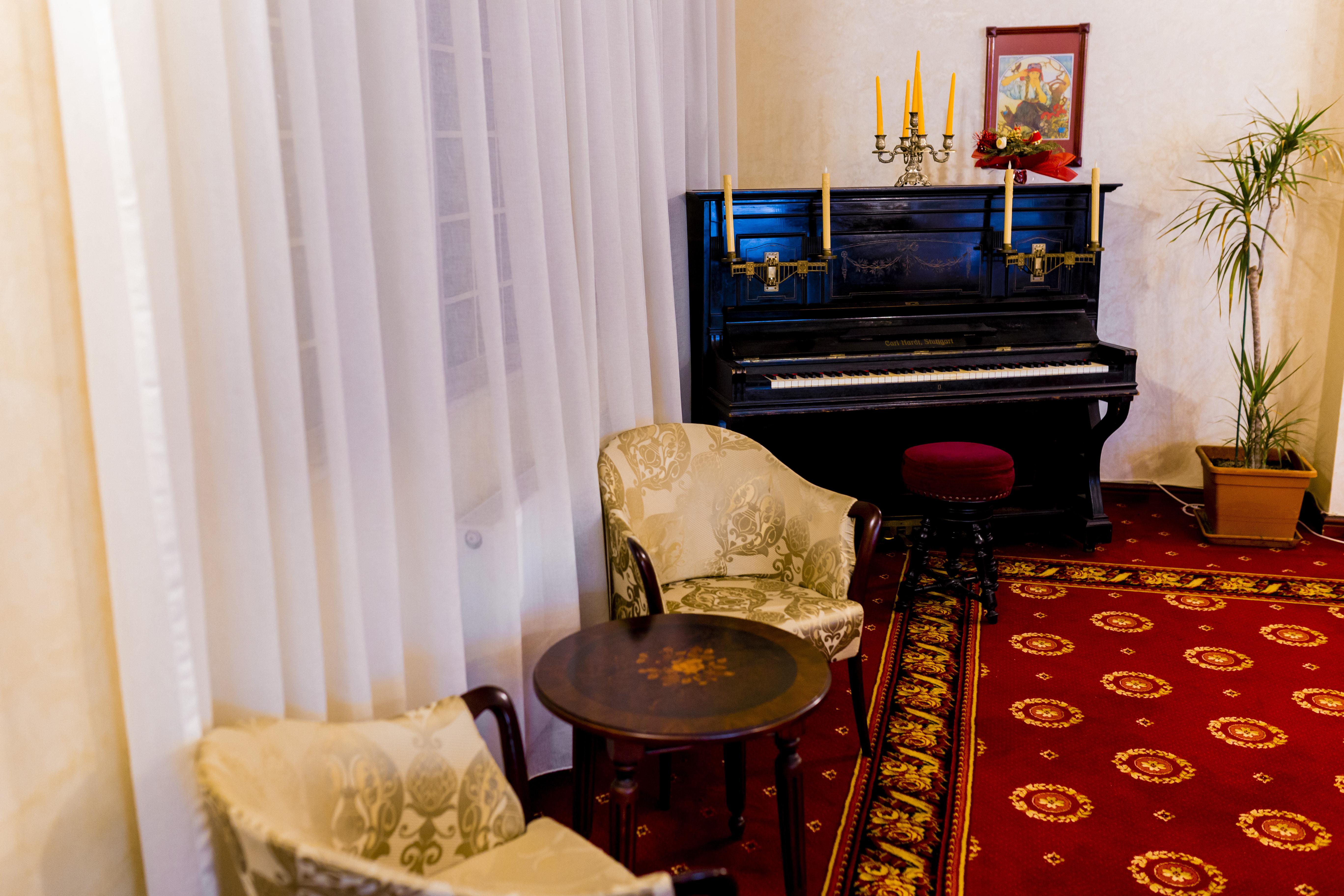 Hotel Golden House Craiova Exterior foto